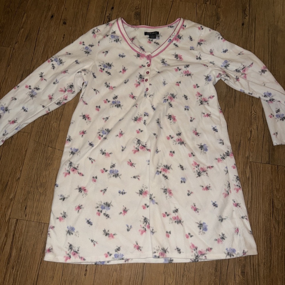 earth angels nightgown Size Large White Floral Long Soft